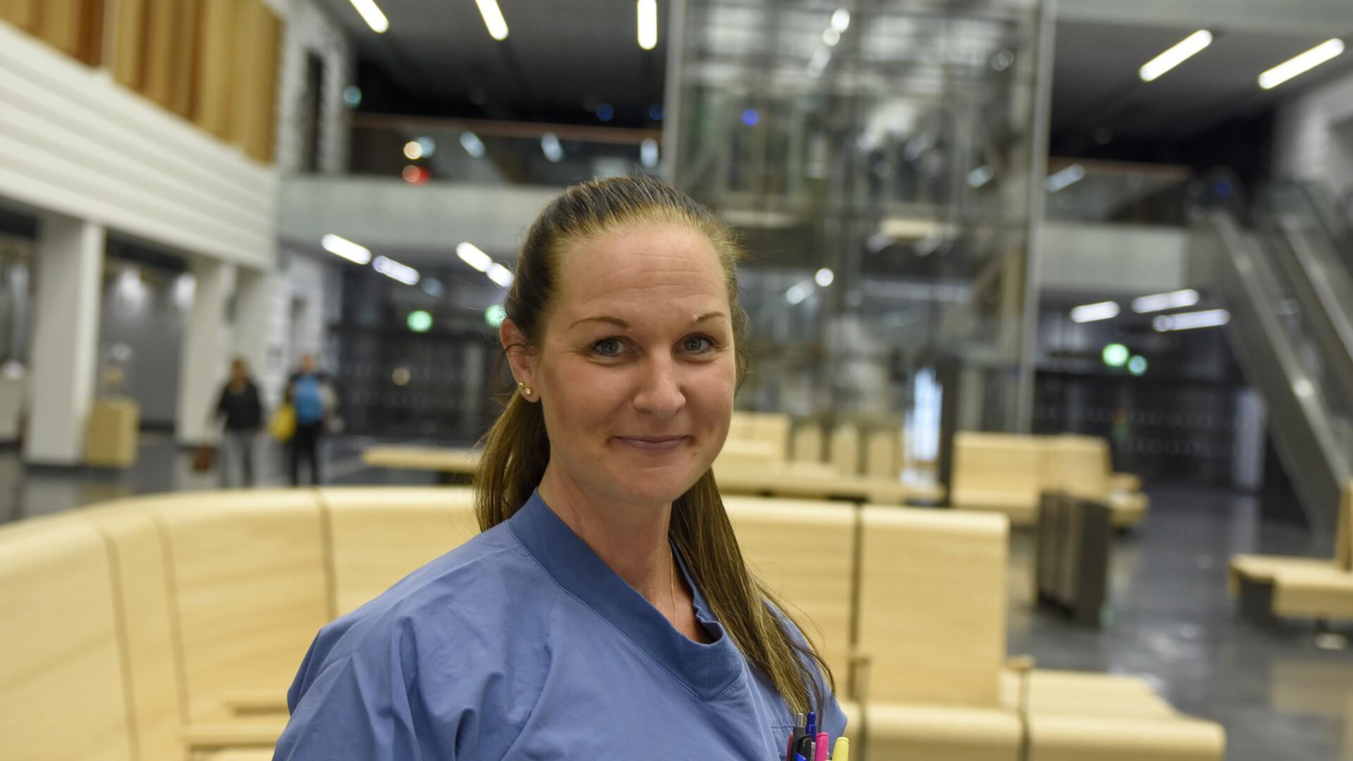 Som för alla välfärdsarbetare och framför allt anställda inom sjukvården och äldreomsorgen vändes Josefina Leidströms arbetsliv upp och ner när corona kom till Sverige på allvar i mars.