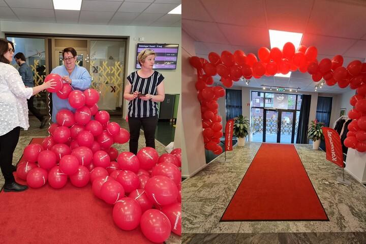 Röda ballonger och röd matta