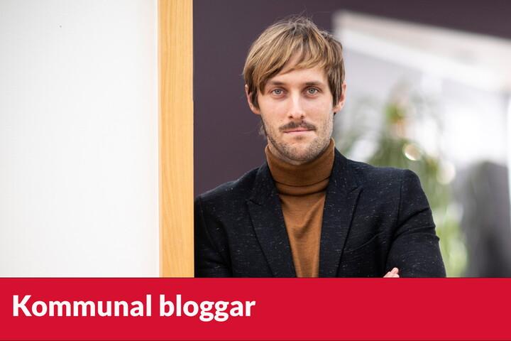 Profilbild på Hampus Andersson. I nederkanten av bilden står "Kommunal bloggar" i vit text mot röd bakgrund. 