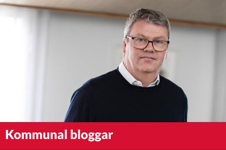 Profilbild på Jörgen Gustavsson. I nedre delen av bilden står "Kommunal bloggar"  i vit text mot röd bakgrund.