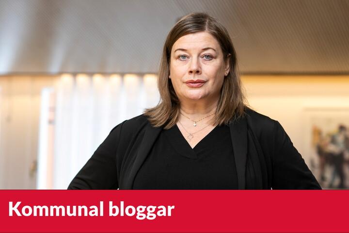 Profilbild på Malin Ragnegård. I nederkanten av bilden står "Kommunal bloggar" i vit text mot röd bakgrund. 